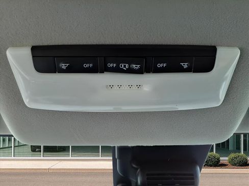 New 2025 Nissan Versa SV w/ Trunk Package image 20