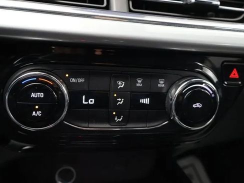 Used 2025 Chevrolet Trax LT FWD image 33