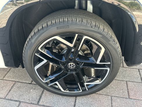 New 2026 Volkswagen Tiguan SEL R-Line image 10