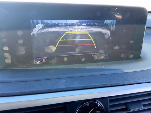 Used 2022 Lexus RX 350L Premium w/ Premium Package image 27