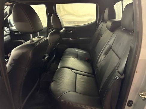 Certified 2020 Toyota Tacoma TRD Sport image 28