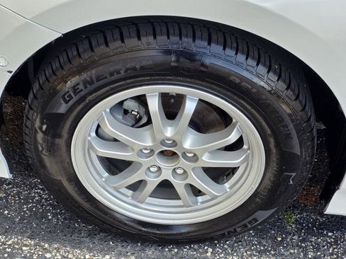 Used 2019 Toyota Prius XLE image 31