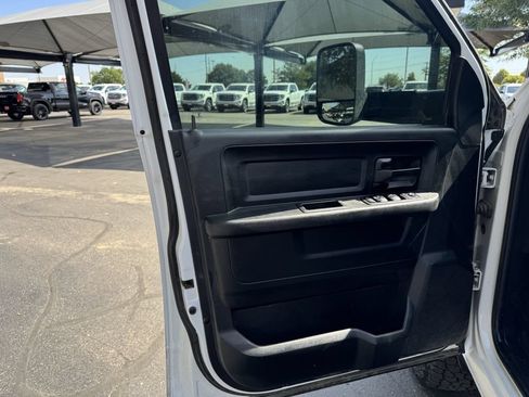 Used 2021 RAM 2500 Tradesman w/ Chrome Appearance Group AWD/4WD image 9