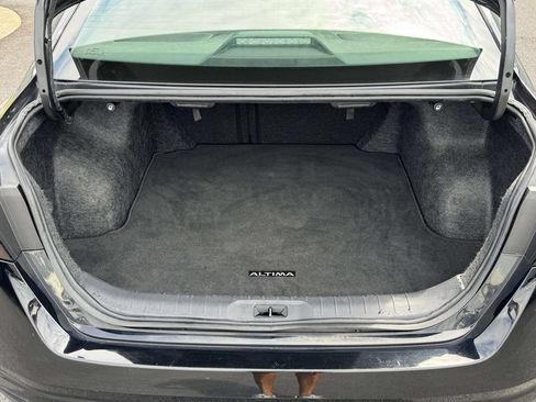 Used 2024 Nissan Altima 2.5 SR FWD image 16