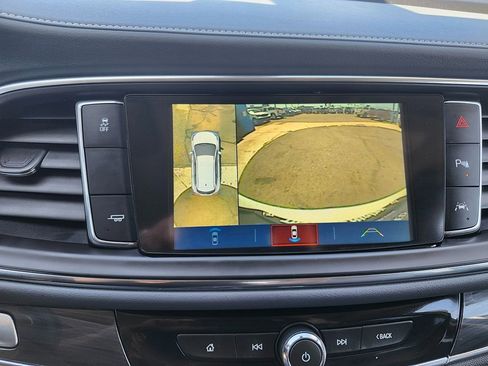 Used 2018 Buick Enclave Premium w/ Experience Buick Package FWD image 27