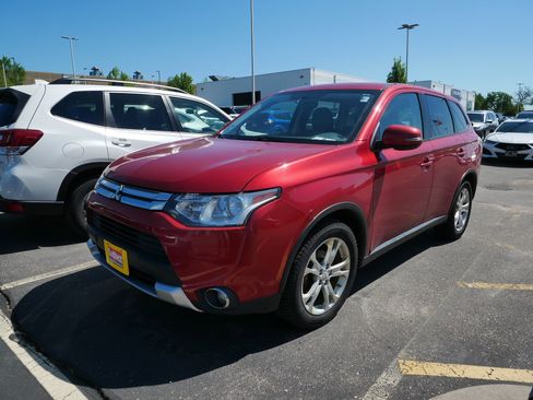 Used 2015 Mitsubishi Outlander SE FWD image 2