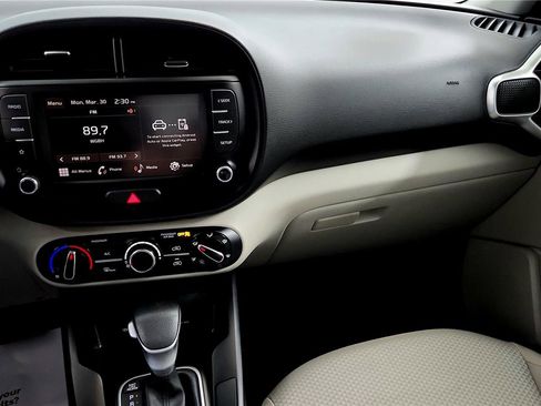 Used 2023 Kia Soul LX image 26