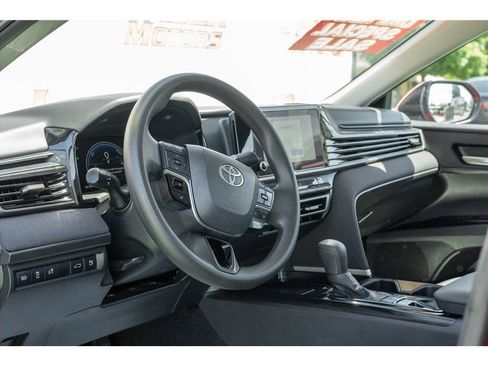 Used 2025 Toyota Camry LE FWD image 29
