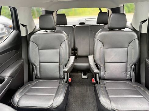Used 2018 Chevrolet Traverse LT w/ LPO, Floor Liner Package AWD/4WD image 12