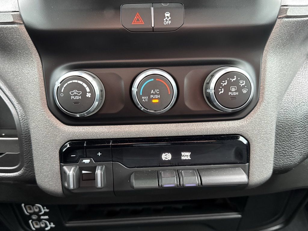 Used 2024 RAM 3500 Tradesman w/ Chrome Appearance Group AWD/4WD image 14