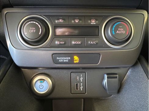 Used 2025 Nissan Leaf S image 19