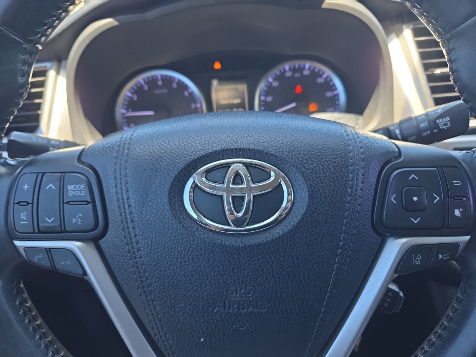 Used 2018 Toyota Highlander Plus FWD image 23