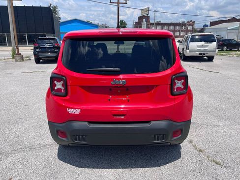Used 2021 Jeep Renegade Sport FWD image 4