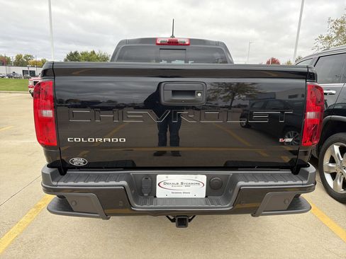 Used 2022 Chevrolet Colorado Z71 w/ Z71 Midnight Edition image 9