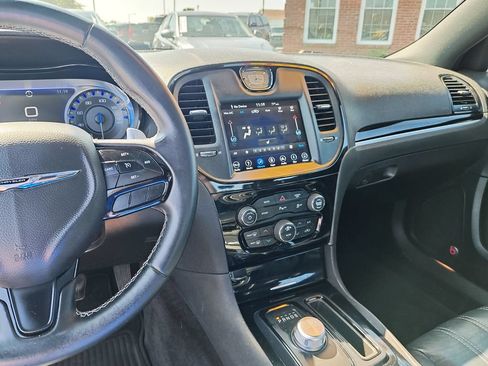 Used 2018 Chrysler 300 S w/ 300S Premium Group RWD image 20