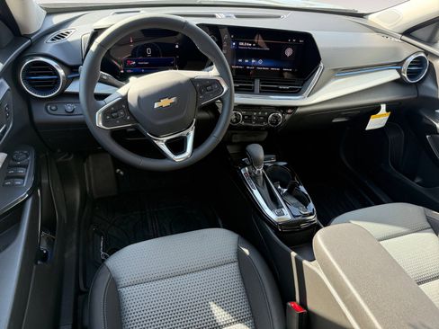 New 2026 Chevrolet Trax LT w/ Driver Confidence Package image 15