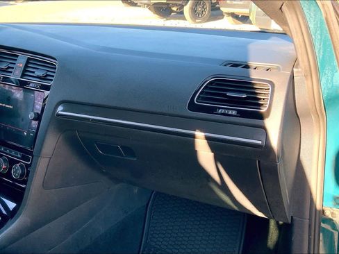 Used 2019 Volkswagen GTI SE image 17