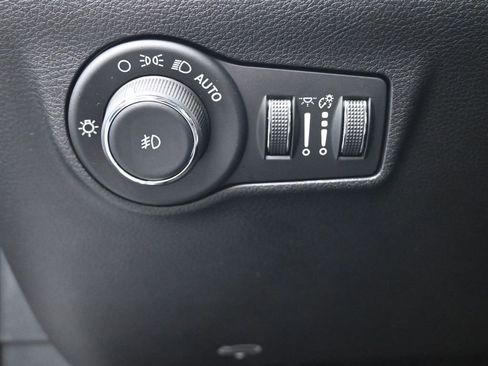 Used 2024 Jeep Compass Latitude image 21