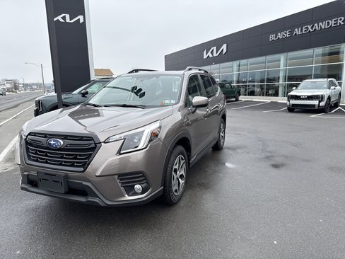 Used 2022 Subaru Forester Premium image 8