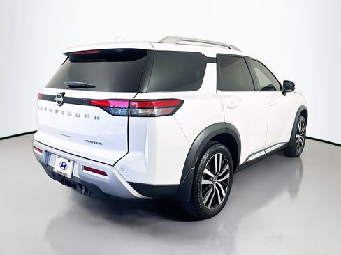 Used 2025 Nissan Pathfinder Platinum FWD image 5