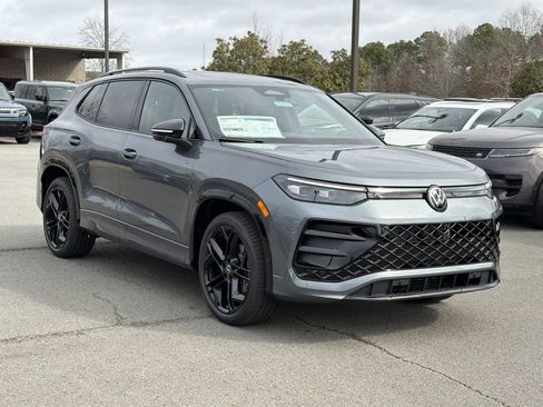New 2026 Volkswagen Tiguan SE R-Line FWD image 7