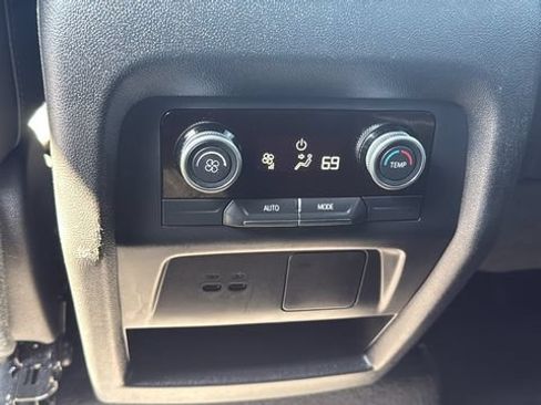 Used 2025 Buick Enclave Preferred FWD image 28