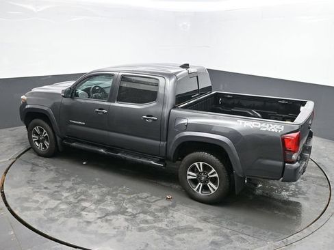 Used 2019 Toyota Tacoma TRD Sport AWD/4WD image 19