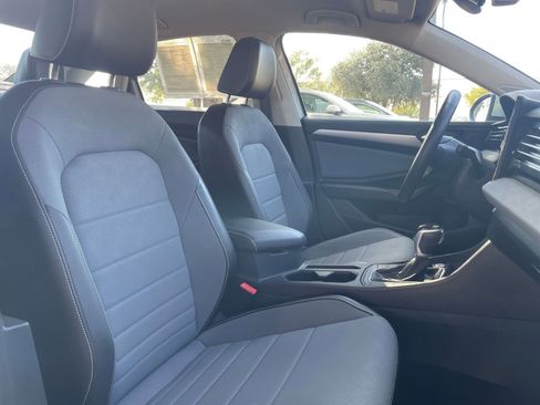 Used 2025 Volkswagen Jetta SE image 36