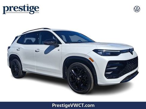 Certified 2025 Volkswagen Tiguan SE R-Line image 1