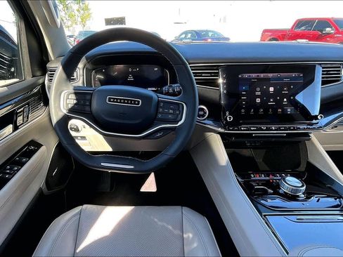 Used 2024 Jeep Wagoneer 4WD w/ Premium Group I image 5