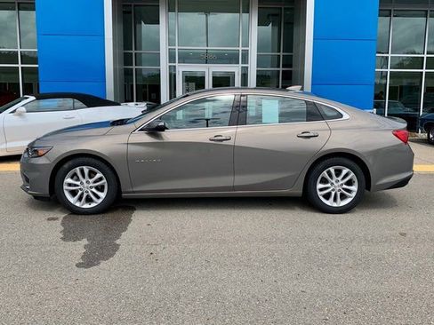 Used 2017 Chevrolet Malibu LT image 8