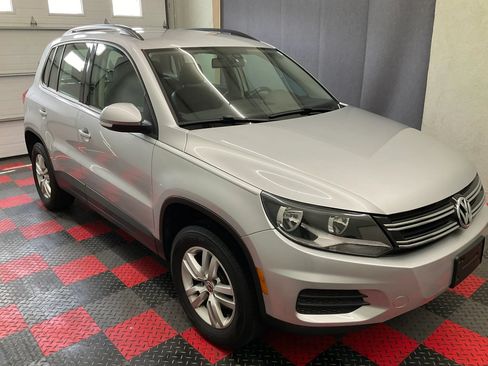 Used 2016 Volkswagen Tiguan S FWD image 2