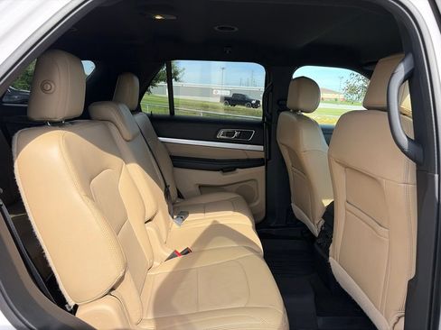 Used 2017 Ford Explorer XLT w/ Equipment Group 202A AWD/4WD image 31
