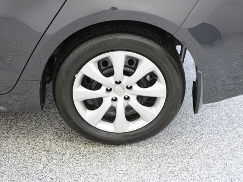 Used 2025 Toyota Corolla LE FWD image 10