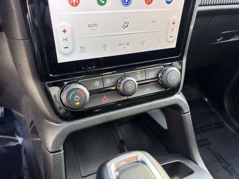 New 2025 Ford Ranger Lariat w/ Black Appearance Package image 21