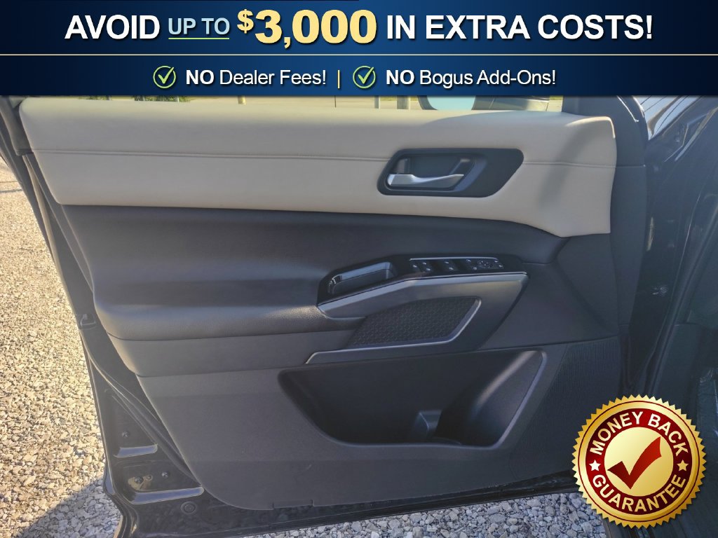 Used 2023 Nissan Pathfinder SL AWD/4WD image 16