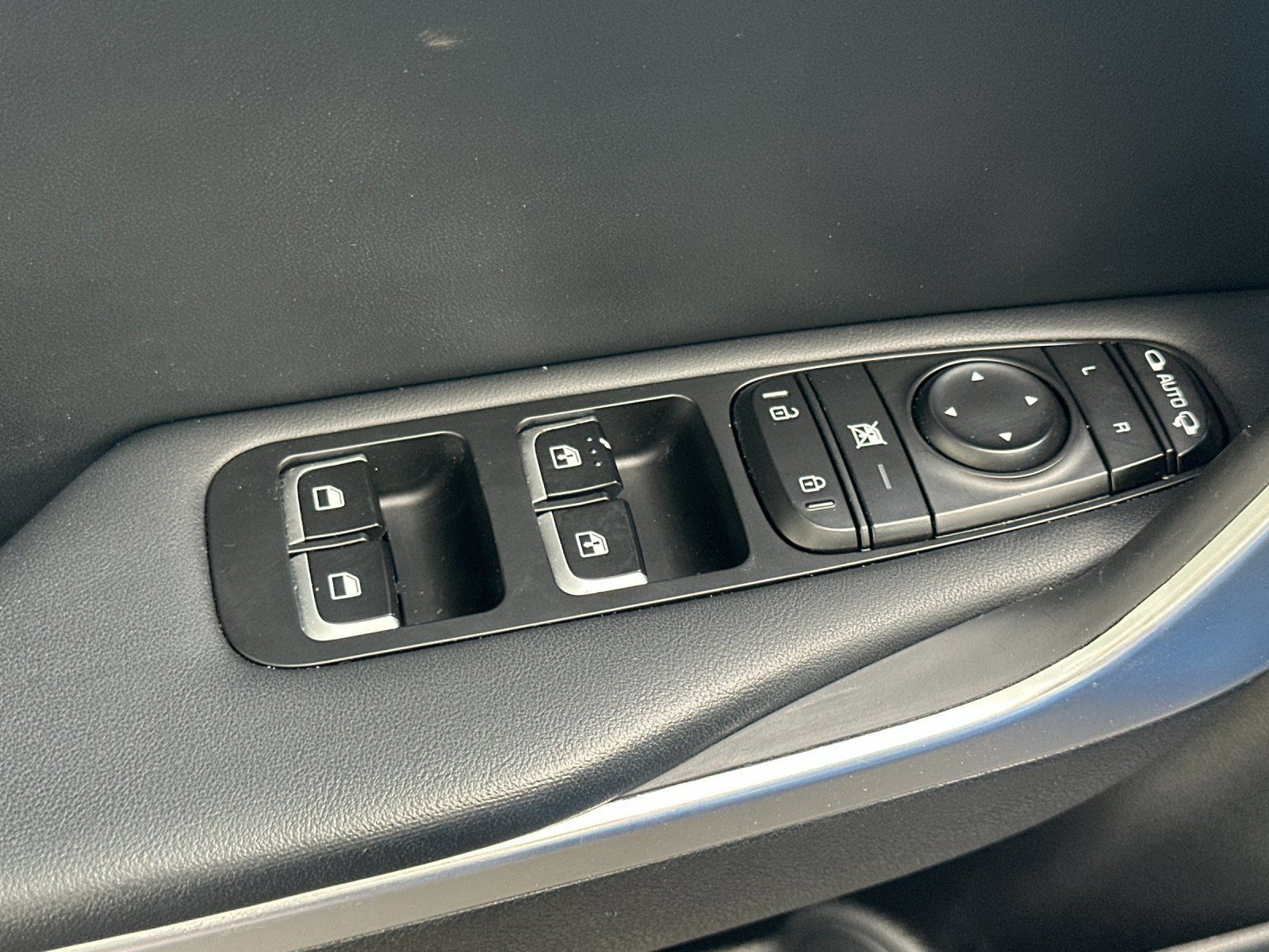 Used 2018 Kia Stinger Premium RWD image 11