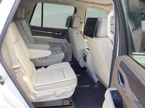 Used 2024 GMC Yukon Denali w/ Denali Reserve Package AWD/4WD image 15