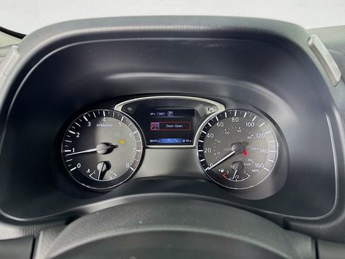 Used 2020 Nissan Pathfinder SV image 18