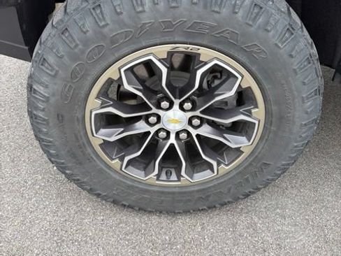 Used 2022 Chevrolet Colorado ZR2 AWD/4WD image 3