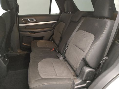 Used 2019 Ford Explorer XLT FWD image 18