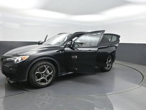 Used 2023 Alfa Romeo Stelvio Ti AWD/4WD image 37