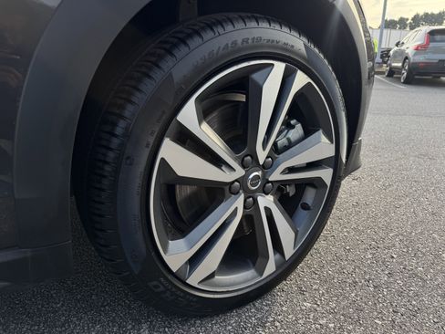 Used 2025 Volvo V60 B5 Cross Country Plus image 31