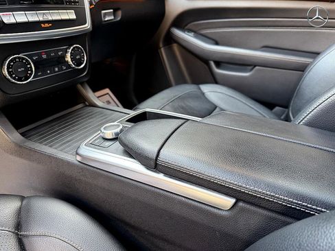 Used 2014 Mercedes-Benz ML 350 BlueTEC w/ Premium 1 Package image 23