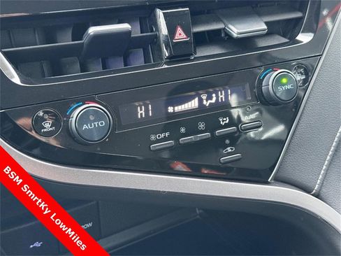 Used 2024 Toyota Camry SE image 28