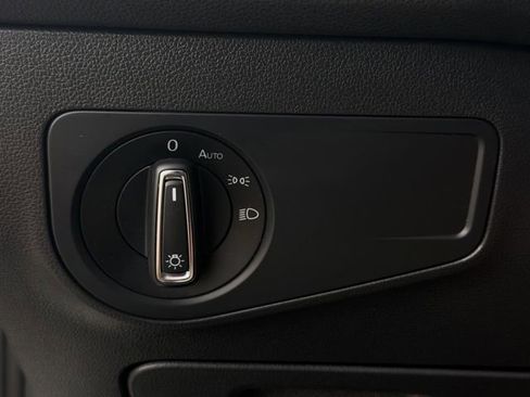 Used 2019 Volkswagen Tiguan SE w/ Panoramic Sunroof Package image 19