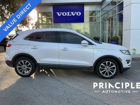 Used 2017 Lincoln MKC Select w/ Lincoln MKC Climate Package FWD image 3