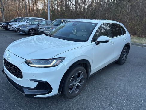 Used 2023 Honda HR-V EX-L image 2