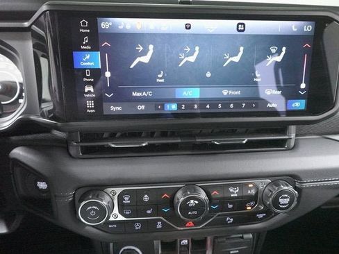 Used 2025 Jeep Wrangler Unlimited Rubicon image 18