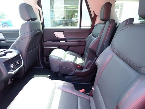 Used 2025 Ford Expedition Active AWD/4WD image 19